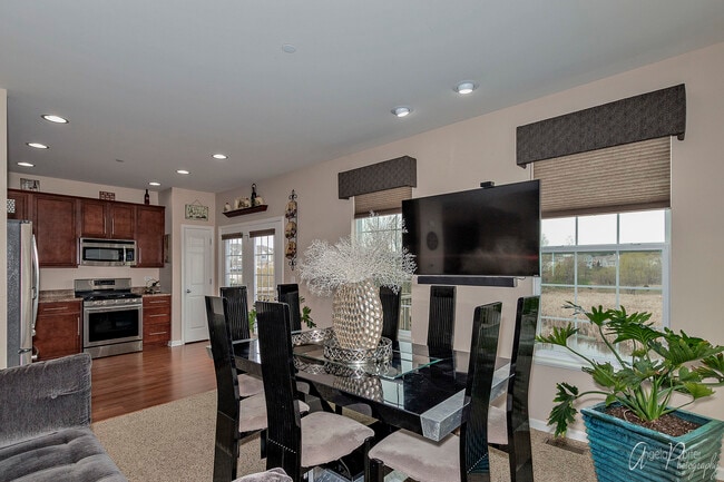 Building Photo - 9870 Williams Dr