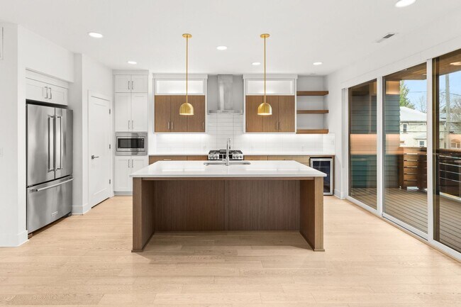 Building Photo - Stunning, Modern 4 bed home with attached ADU in King Neighborhood - AVAILABLE NOW!!