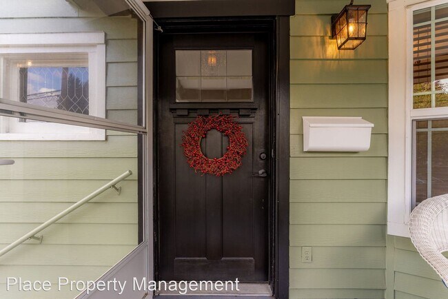 Building Photo - 4 br, 2 bath House - 1134 SE Marion St. Un...