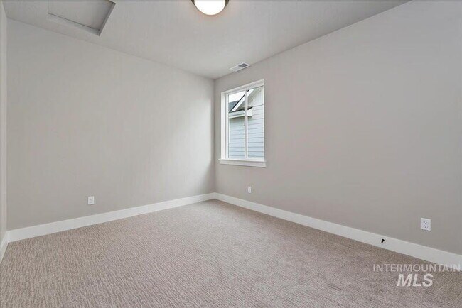 Building Photo - 4880 S Colusa Ave