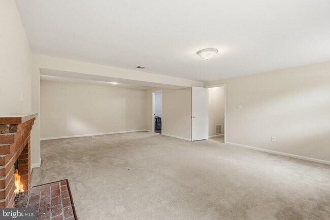 Building Photo - 8621 Buckboard Dr