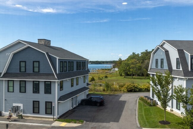 Building Photo - 28 Little Bay Dr