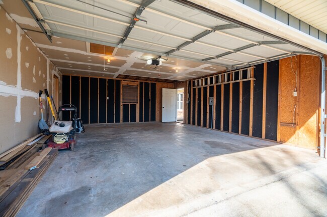 Building Photo - 110 Peabody Rd