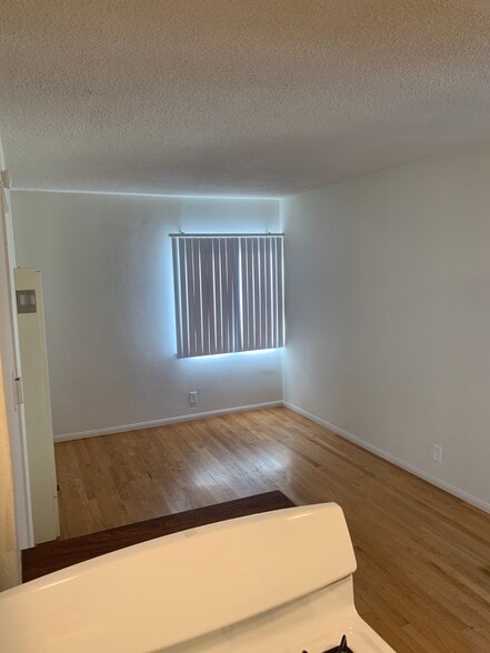 Building Photo - 4425 W 159th St