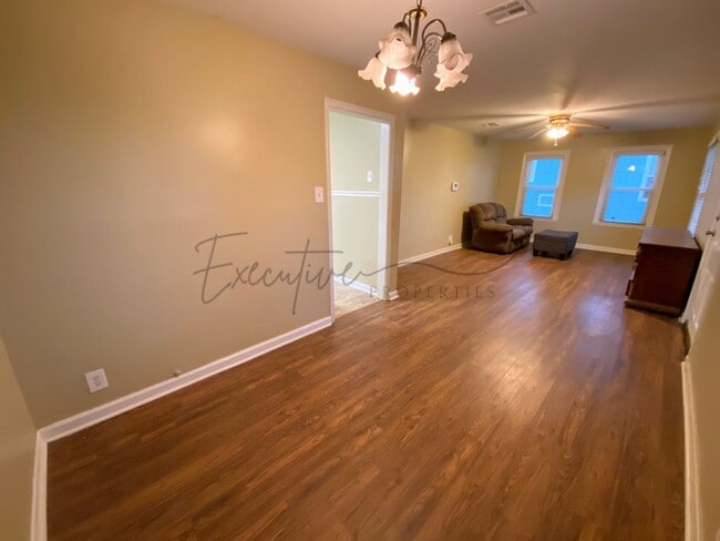 Building Photo - Well-Kept 3BR Home with Sunroom, Garage & Fenced Yard