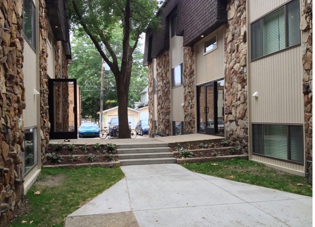 Building Photo - Chateau Apartments