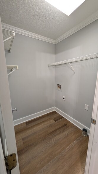Laundry connections - 805 Spring Ln