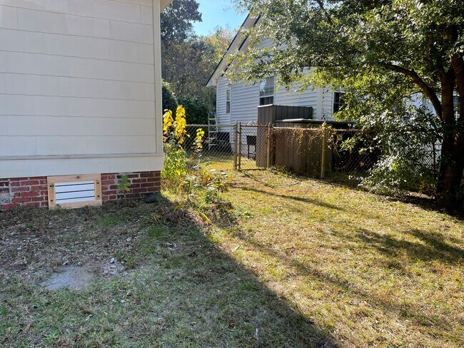 Building Photo - 1614 E 50th St