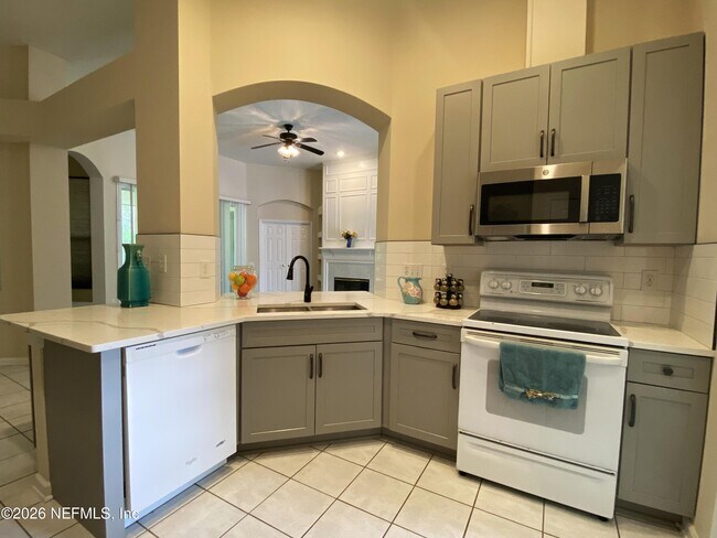 Building Photo - 10519 Creston Glen Cir E