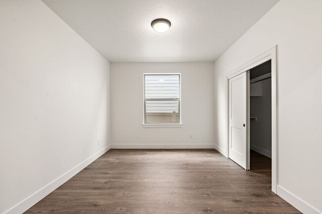 Building Photo - 1806 N Black Elm Ln