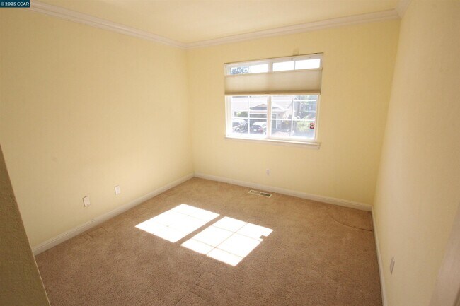 Building Photo - 898 Luxury Dr