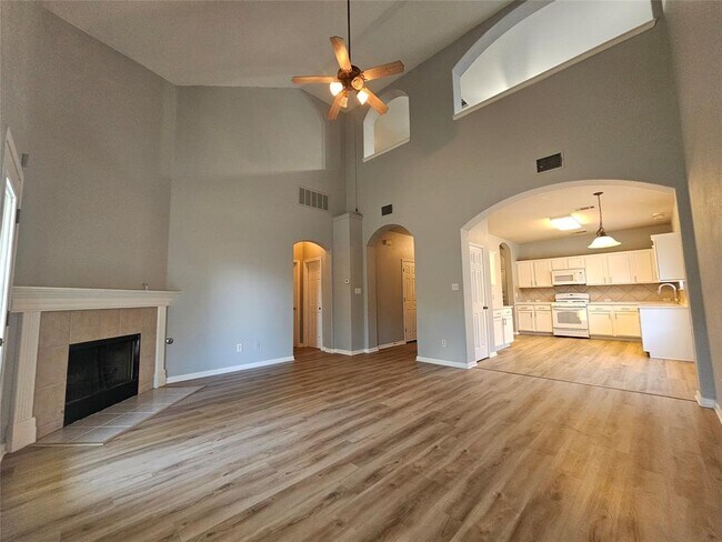 Building Photo - 164 Ashwood N