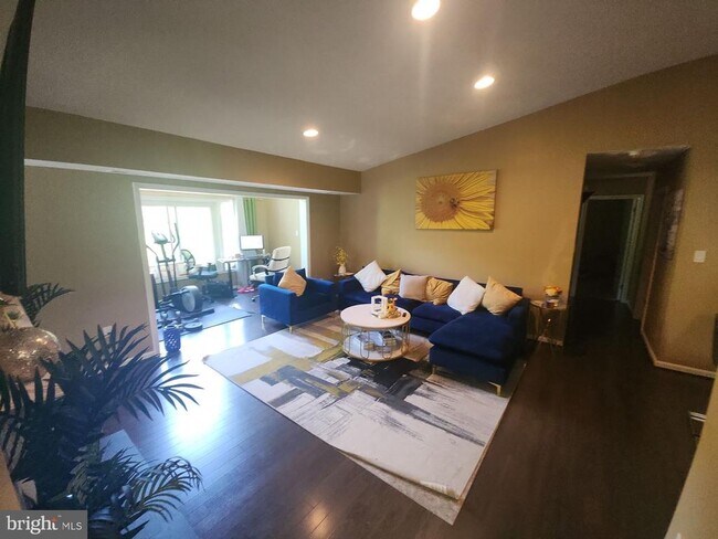 Building Photo - 936 Windbrooke Dr