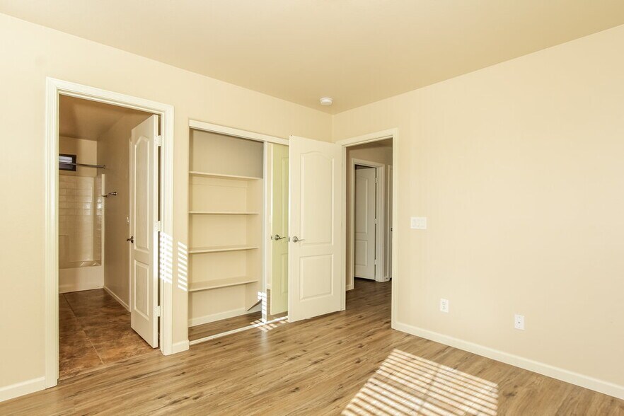 Building Photo - 4361 E Selena Dr