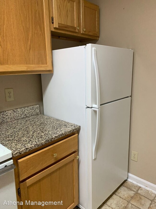 Building Photo - 2 br, 2.5 bath House - 125 Dennis Drive Un...