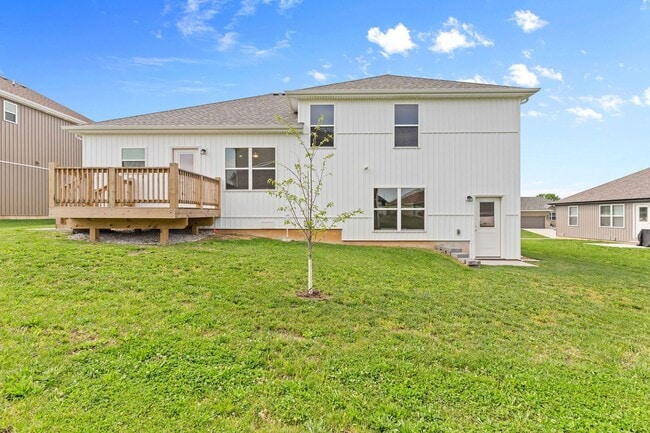 Building Photo - Beautiful Split Level 5 Bedroom Home - Hills of Olde Savannah