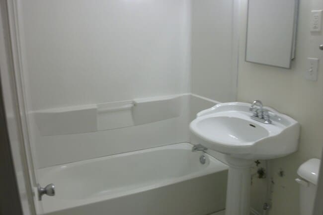 Building Photo - 1002 W Haven Blvd