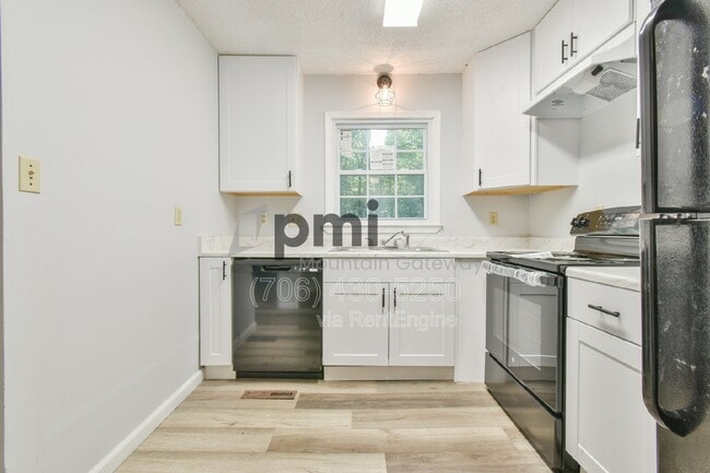 Building Photo - 42 Greenwood Cir