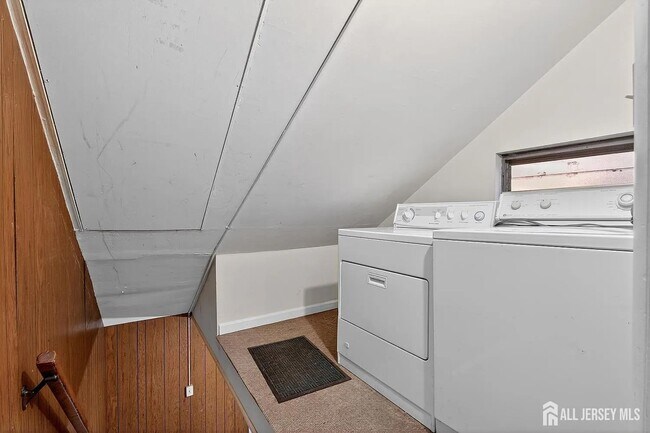 Building Photo - 58 Brotherhood St