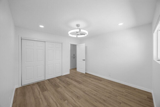 Building Photo - 1431 Alamitos Ave