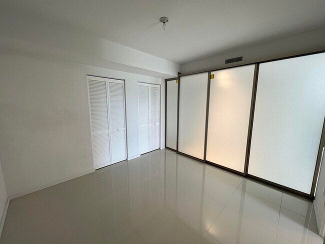 Building Photo - 5300 Paseo Blvd