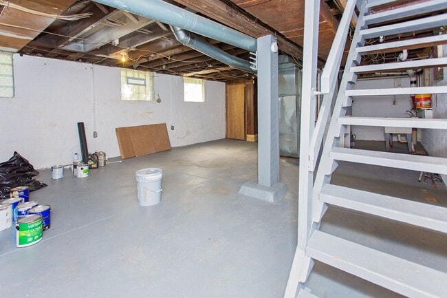 Building Photo - BOND HILL-  3 STORY 3 BEDRM 2 FULL BATH OPEN FLOOR PLAN w GARAGE