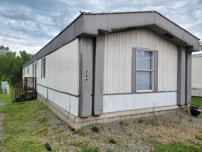 Building Photo - 200 cedar cove lane