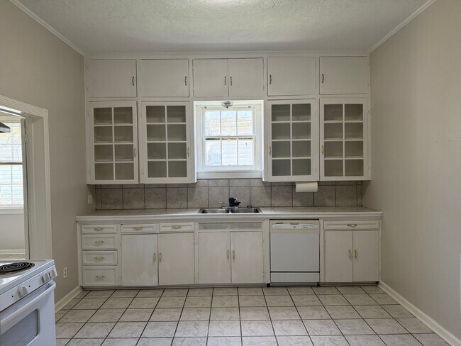 Building Photo - Rental Available: 427A General Mouton Lafayette