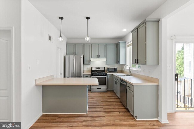 Building Photo - 2372 Woodland Pond Ln