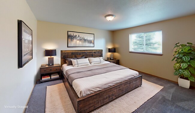 Building Photo - 2 BD, BOTTOM LEVEL, NO STEPS, IN UNIT WASH...