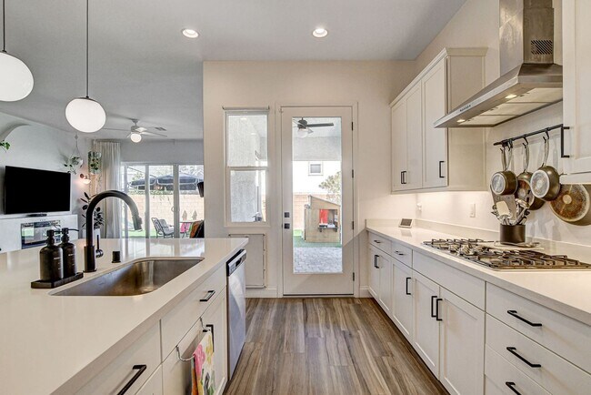 Building Photo - BEAUTIFUL 3 BED 2 BATH IN GATED MOUNTAINS ...