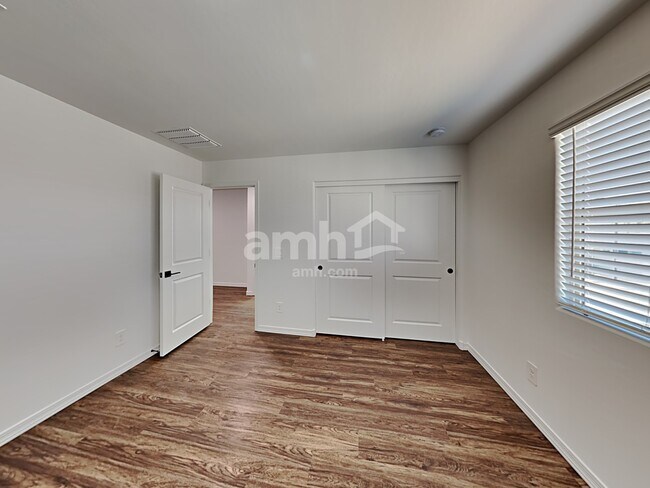 Building Photo - 779 S 150th Dr