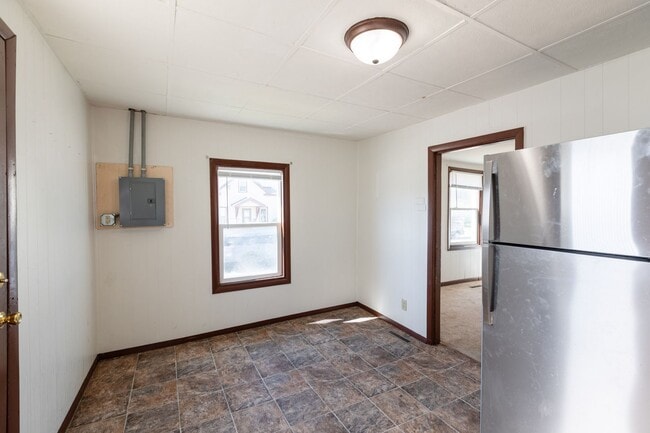 Building Photo - 602-604 9th St N