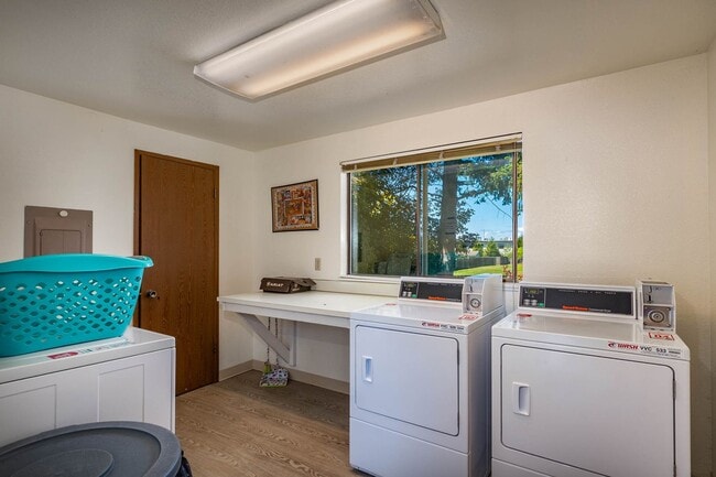 Building Photo - 0852-325 NE Kettle St #107