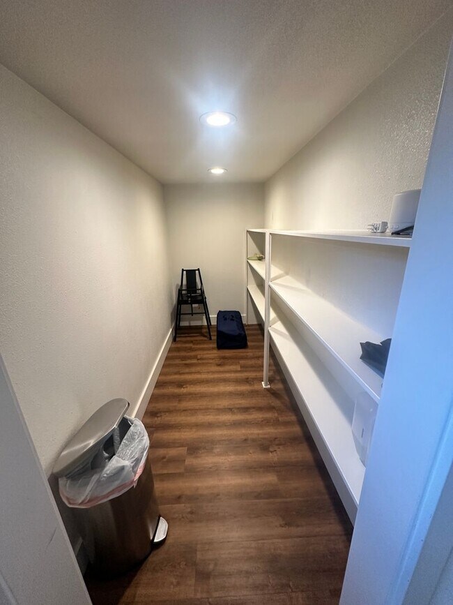 Building Photo - Charming Downtown Vancouver Bungalow
