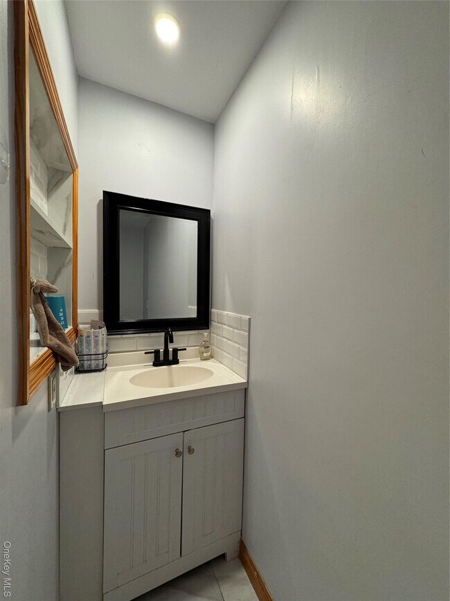 Building Photo - 287 NY-32