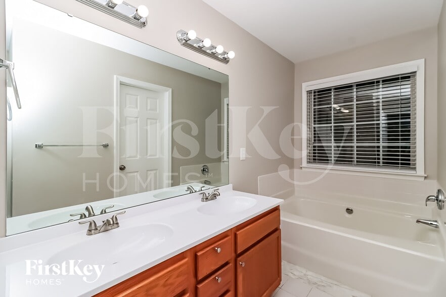 Building Photo - 312 Edgemore Ct