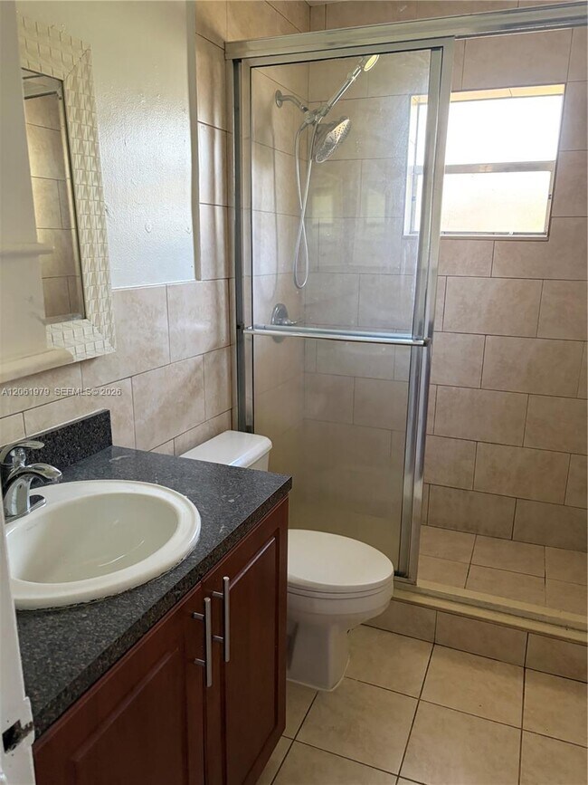 Building Photo - 1440 SW 41st Ave