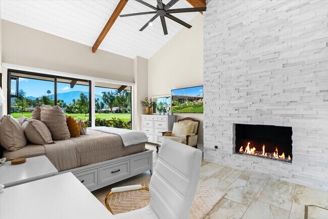 Building Photo - 48731 San Vicente St