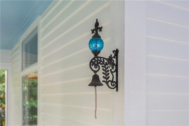 Building Photo - 240 Melrose Ave