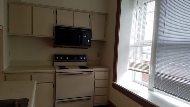 Building Photo - 6012 McPherson Ave