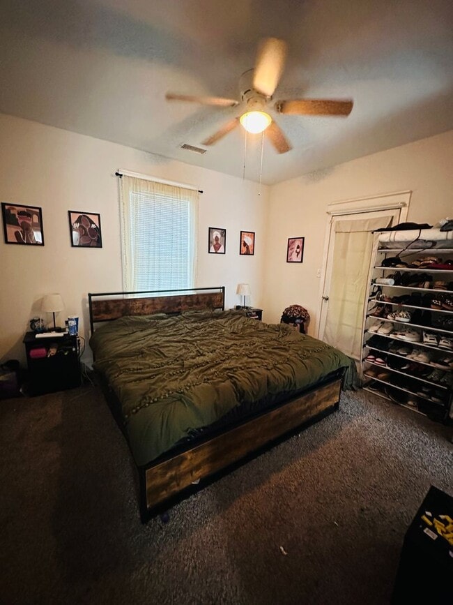 Building Photo - Beautifully Renovated 3bdrm/2.5bth Home Located in Richmond's North-side w/Balcony!