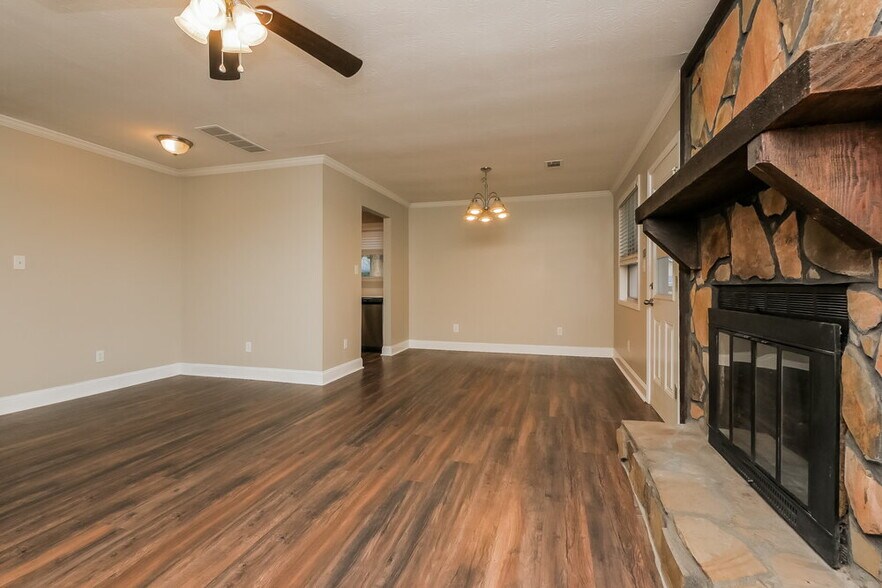 Building Photo - 9346 Woodknoll Way