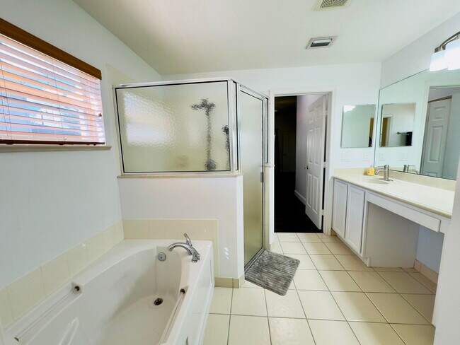 Building Photo - 11479 SW Glengarry Ct