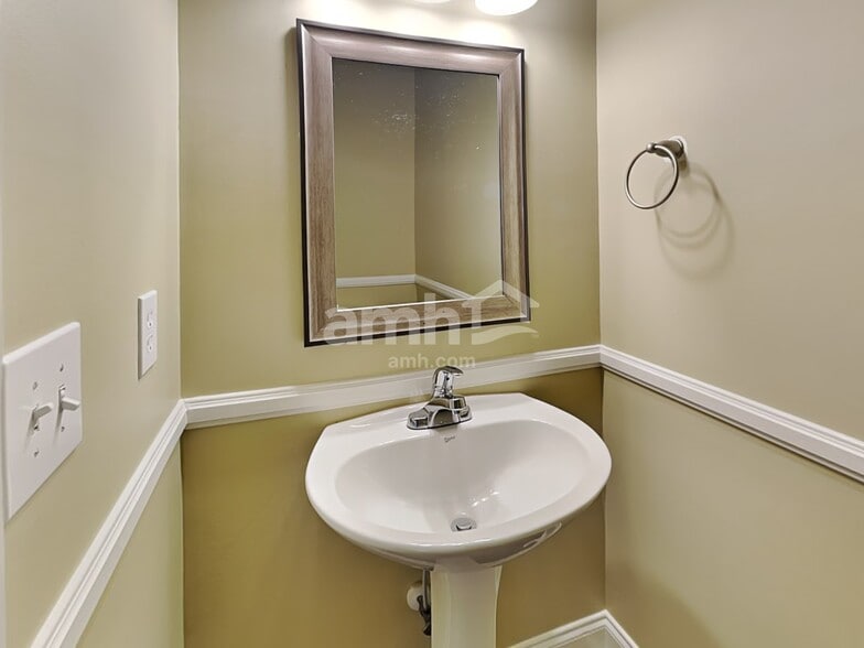 Building Photo - 3605 Belvidere Ct