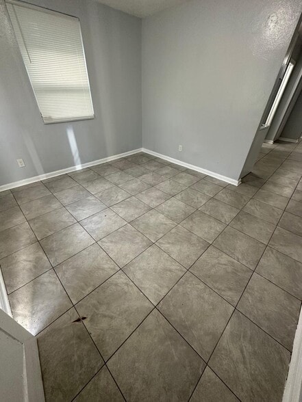 Building Photo - 1046 W 8th St