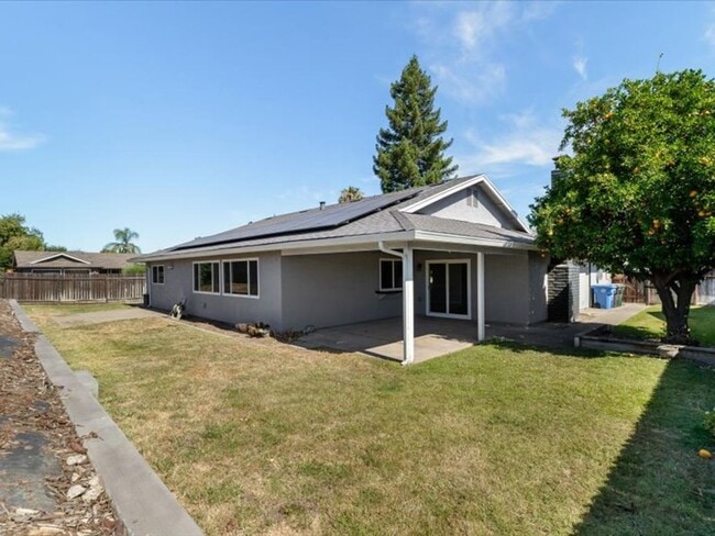 Building Photo - 708 Meadow Way