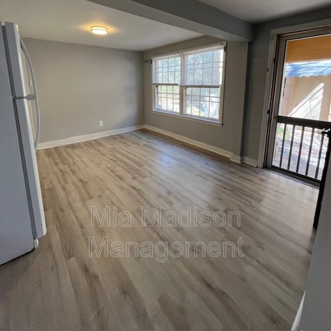 Building Photo - 40 Wesley St