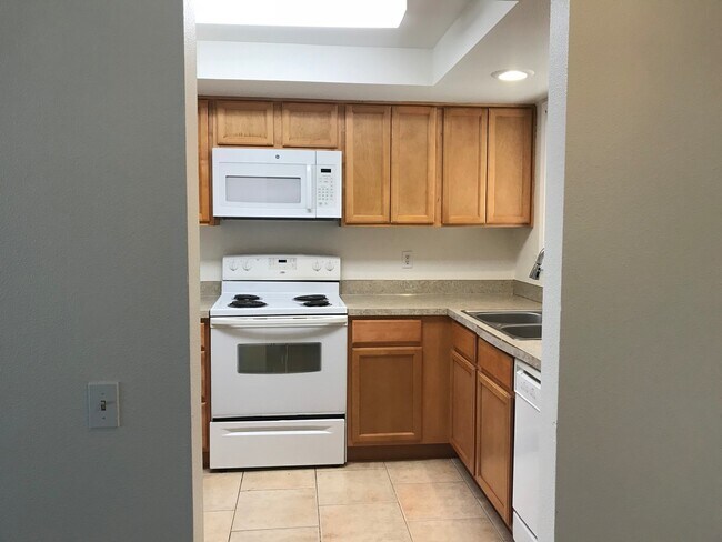 Building Photo - Adorable 3 Bed 2 Bath Ranch Style Home on ...