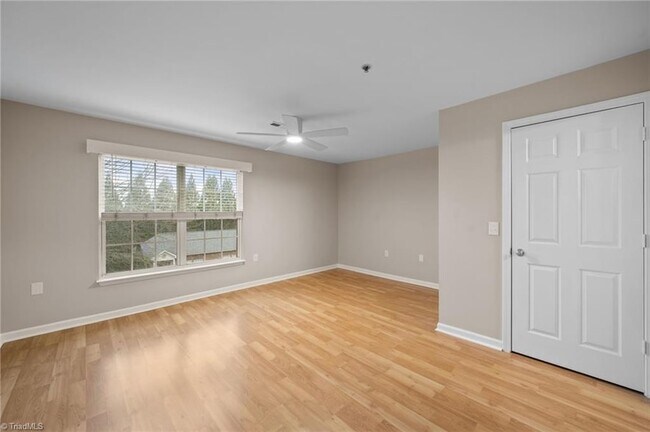 Building Photo - 3712 Cotswold Ave